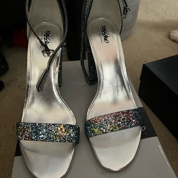 Cute Multi-Colored Heels - Picture 3 of 4